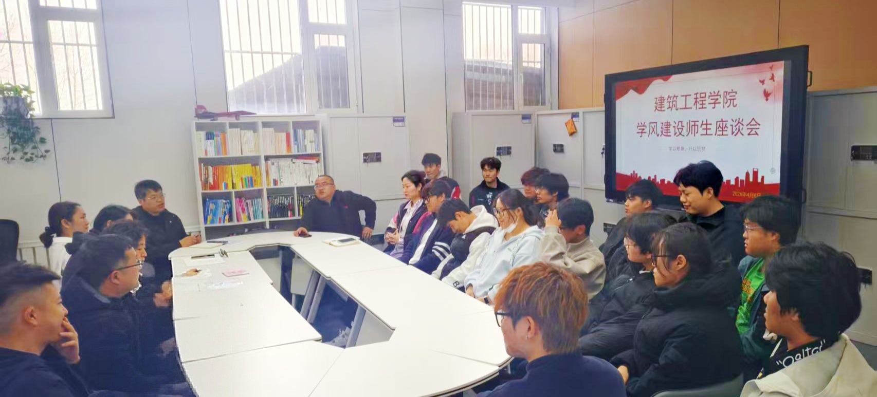 座谈会1.jpg