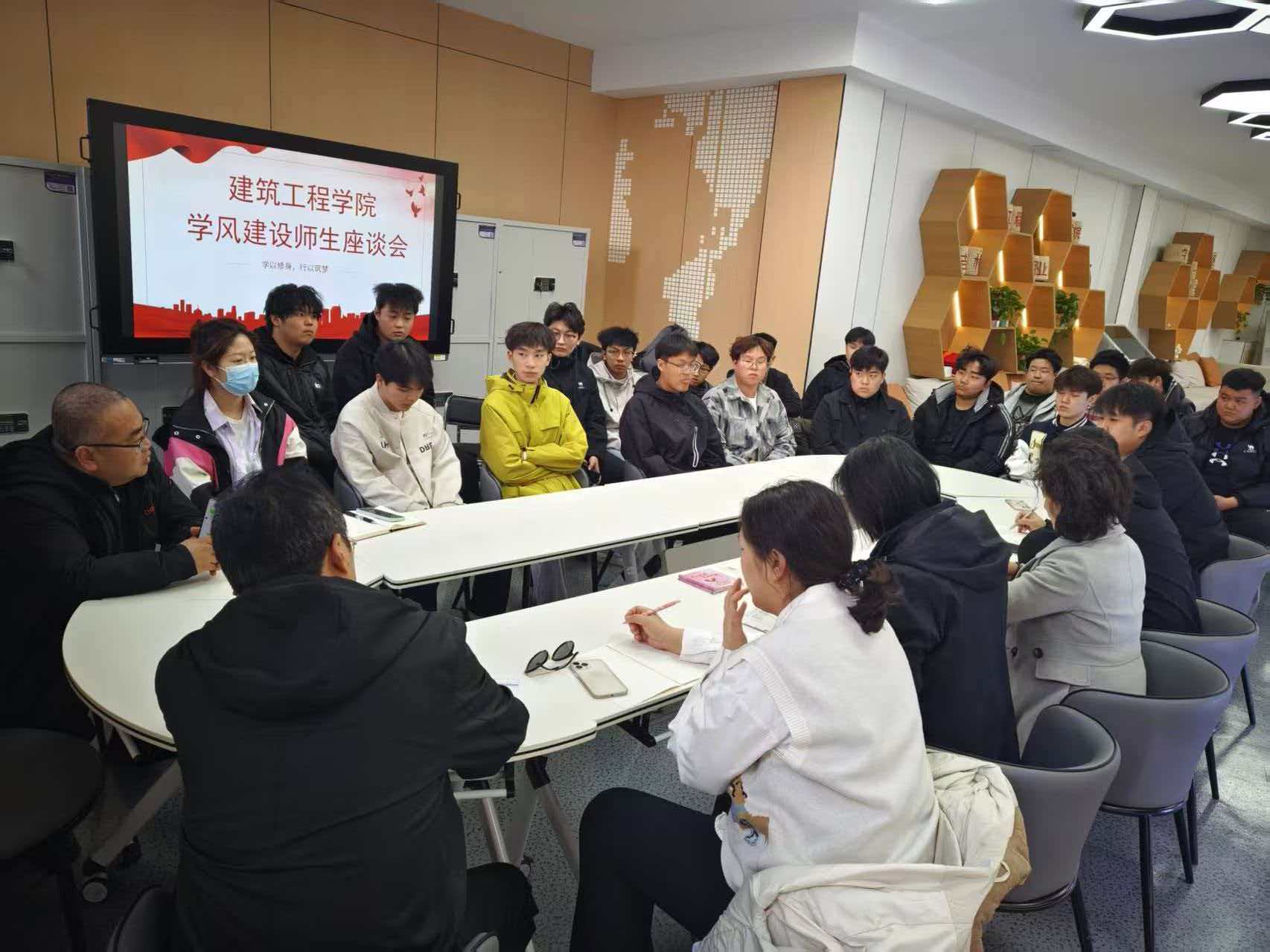 座谈会2.jpg